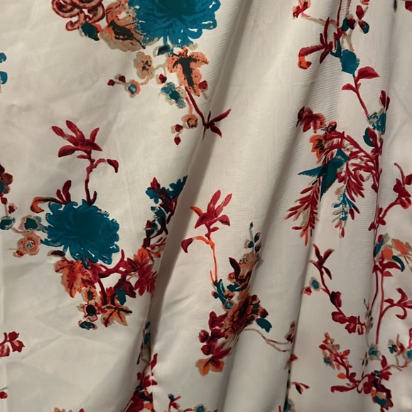 White pattern romper - Picture 4 of 5